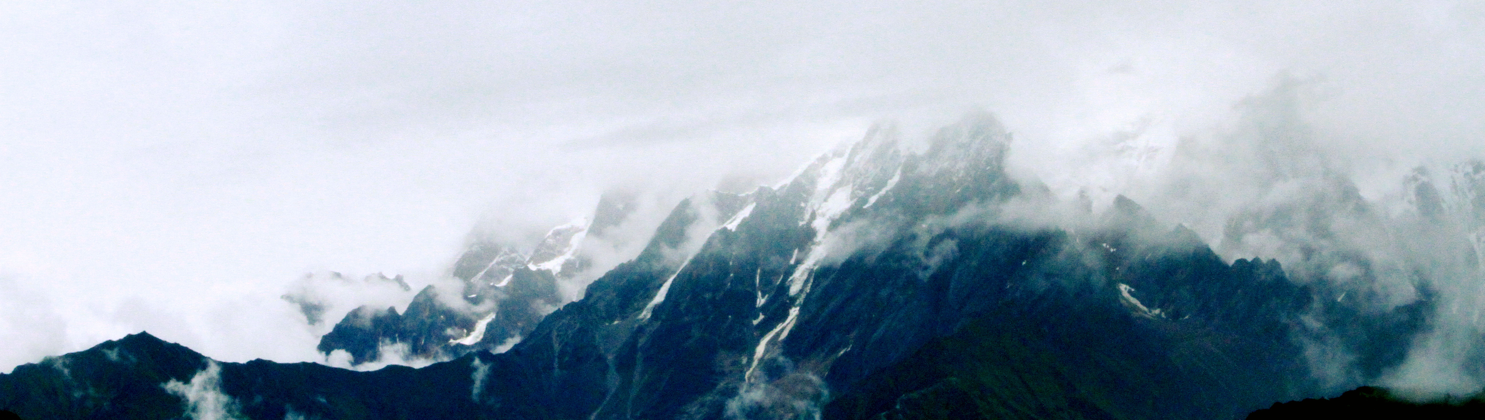 18.屋脊+南迦巴瓦峰+巴山雨.jpg